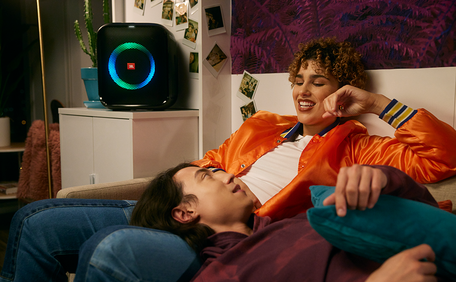 jbl-partybox-essential-lifestyle-03-904x560px-1